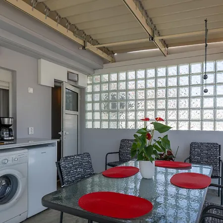 Myrto Luxurious Floor Apartment